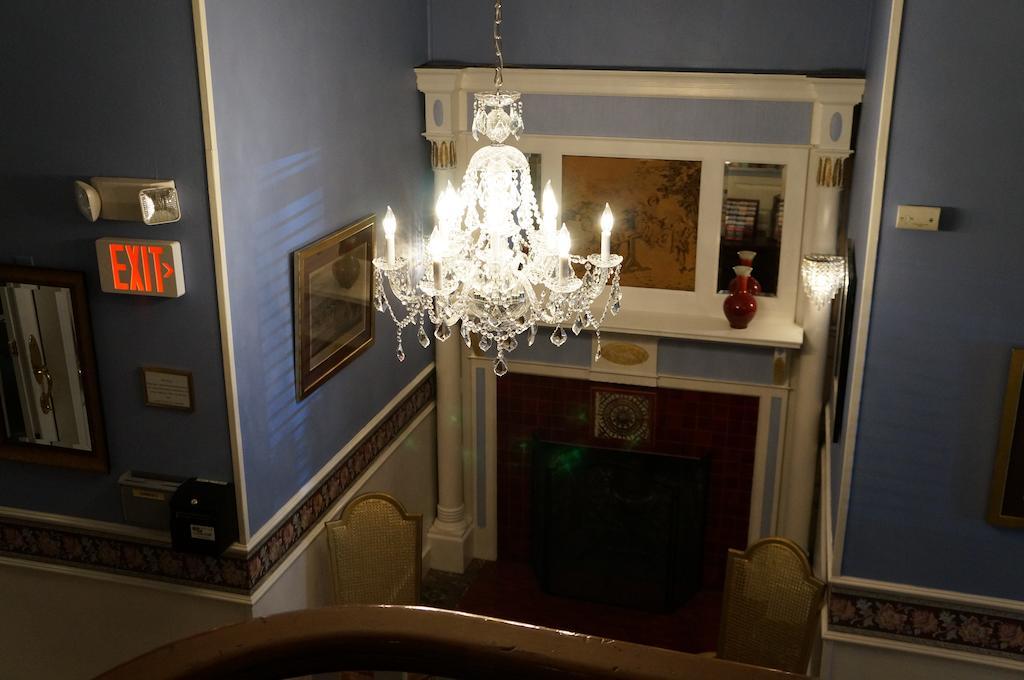 463 Beacon Street Pensión 2*